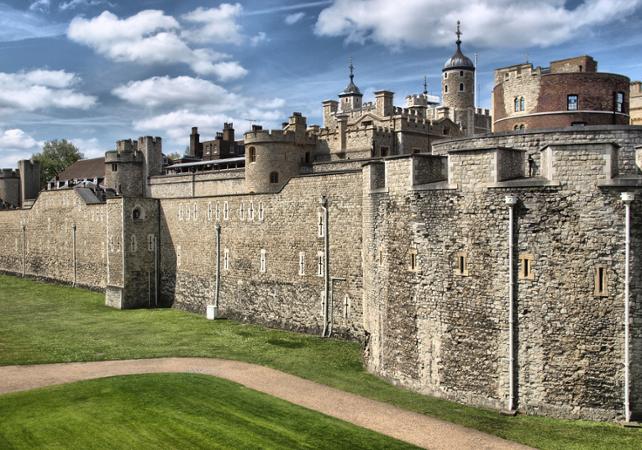 visit the tower of london and tower bridge – tour with private