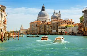 乘船游览威尼斯大运河