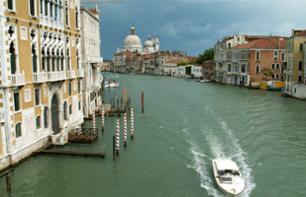 Sunset gondola cruise in Venice