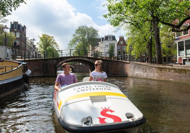 Pedal Boat rental in Amsterdam - 1h or 1h30