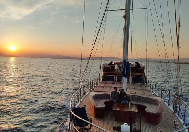 Croisière de 3h en voilier au coucher du soleil depuis Athènes - boissons incluses