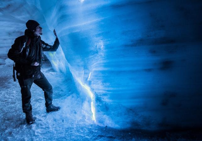 Excursion en motoneige au glacier de Langjökull et visite d’une grotte de glace – depuis Reykjavik