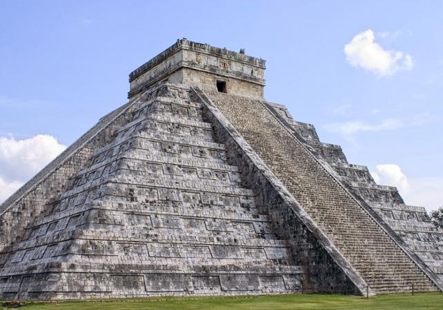 Excursion d’une journée à la découverte du Yucatán au départ de Mérida: Chichen Itza, baignade dans un Cenote et Izamal