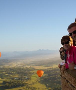 Vol en montgolfière d'une heure avec petit déjeuner au vignoble O’Reilly – Au départ de la Gold Coast
