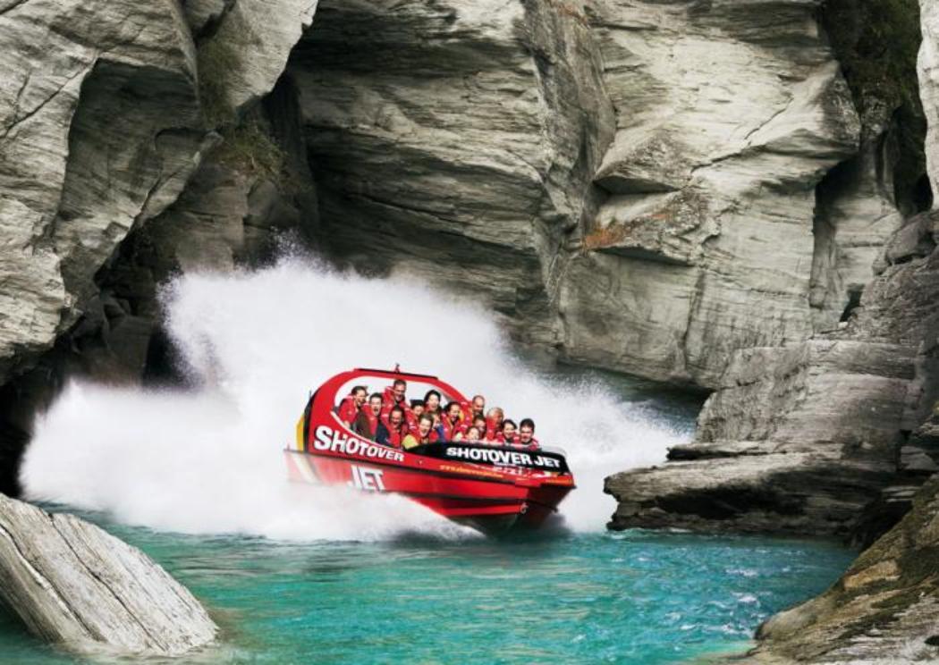 Extreme speed boat cruise - Speed and adrenaline as you rush through a canyon