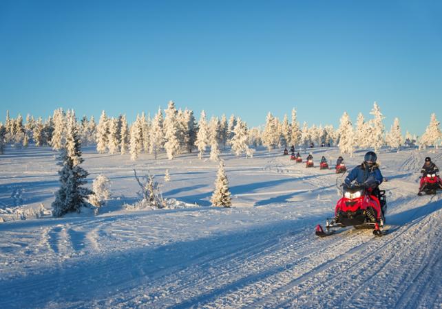 Balade en motoneige dans la forêt de Laponie & Initiation à la pêche sur glace - Au départ de Levi (Kittilä)