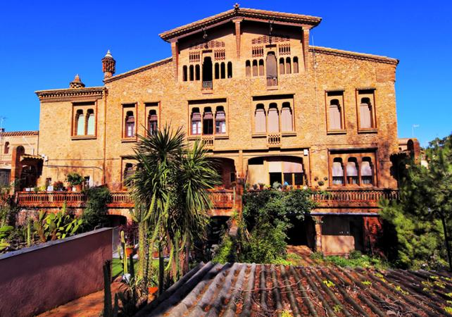 Visite de la Crypte de la Colonia Guell de Gaudi et découverte de Montserrat