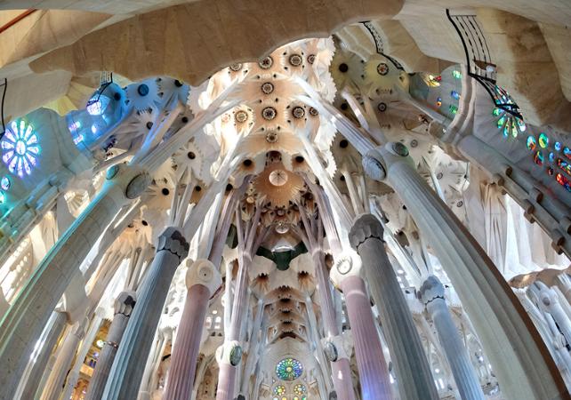 Visite guidée sur l’univers de Gaudi – billet coupe-file Sagrada familia inclus