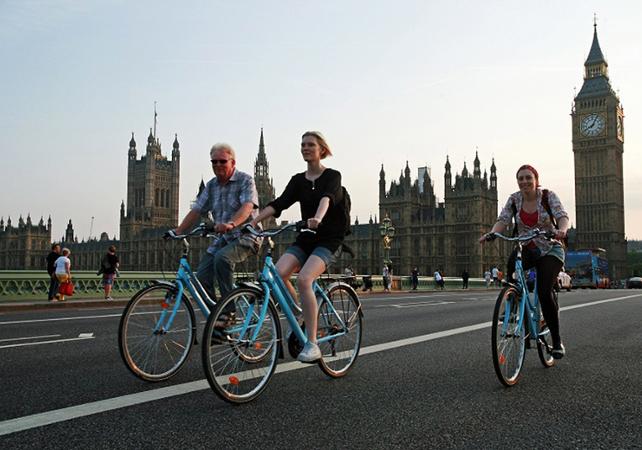 Paseo en bicicleta por el centro de Londres con guía francés