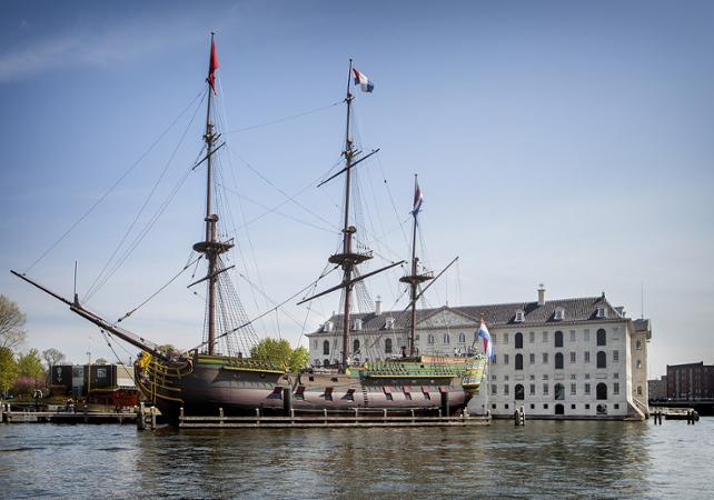 Croisière sur les canaux d'Amsterdam et billet pour le Scheepvaartmuseum (Musée National maritime)