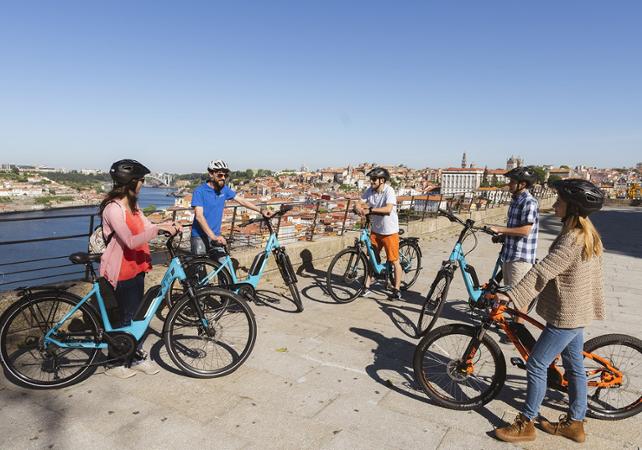 Visite guidée à vélo électrique (3h) - en français - Porto