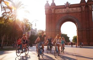 Tour guidé à vélo en français dans la Barcelone historique et artistique