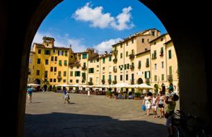 Escursione in mini van dal vostro hotel a Firenze: Pisa, Lucca e Viareggio