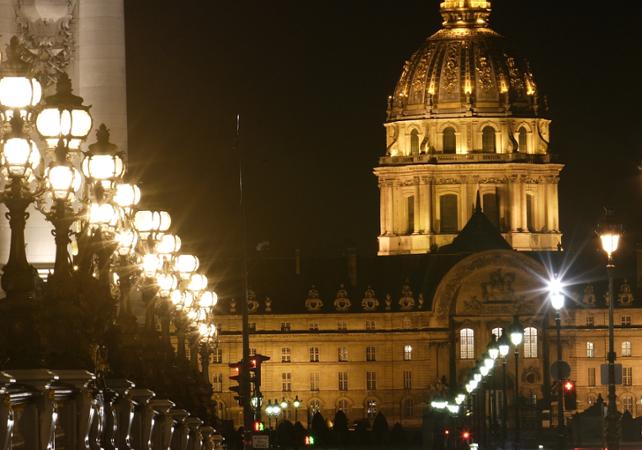Les Illuminations de Paris en soirée , croisière sur la Seine et citytour en car