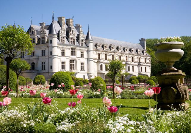 Visite guidée des Châteaux de la Loire au départ de Paris – Départ/retour hôtel
