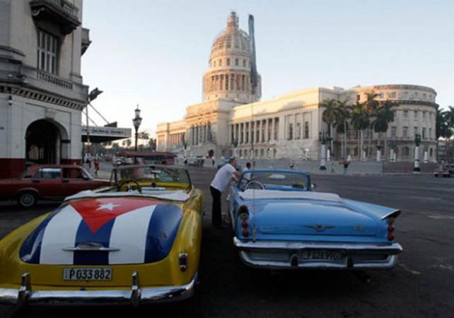 Transfert privé depuis l’aéroport de la Havane au centre-ville en voiture vintage