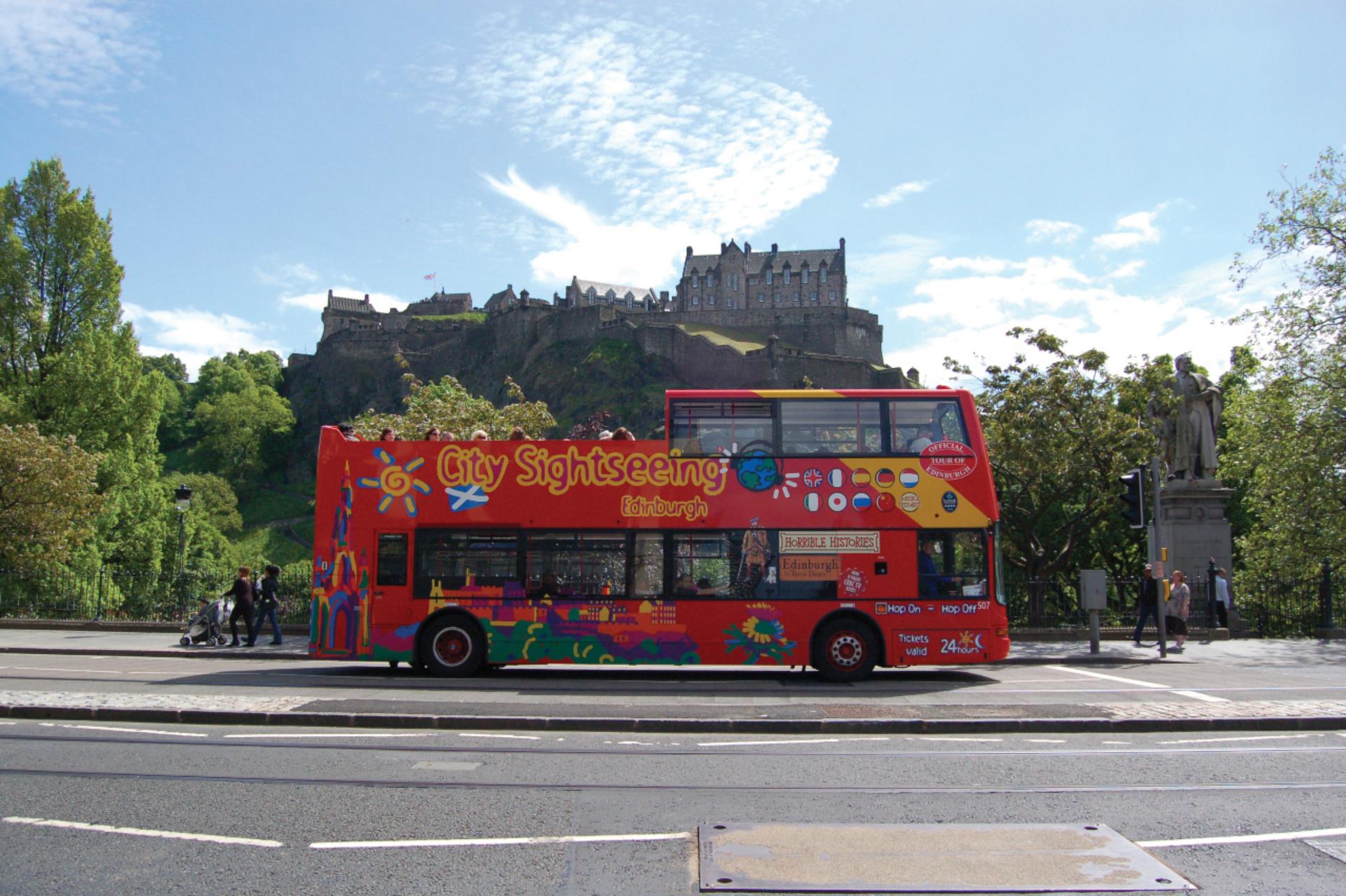 Hop-on Hop-off Guided Bus Tour of Edinburgh – Multilingual
