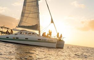 Croisière en catamaran privatisé avec apéritif au coucher du soleil à l'île Maurice - dîner en option - Au départ de Rivière Noire