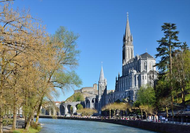 Visite guidée à pied des Sanctuaires de Notre-Dame de Lourdes