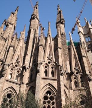 Visite guidée de Barcelone en vélo électrique et billet coupe-file pour la Sagrada Familia 