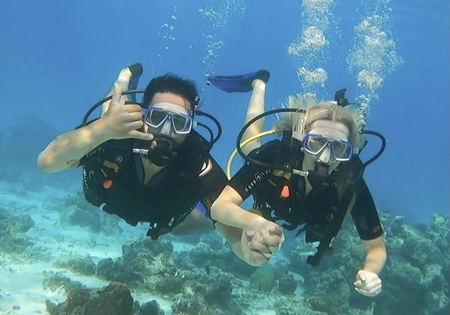 Baptême de plongée à Bora Bora & sessions de plongée en option – Transferts hôtel inclus