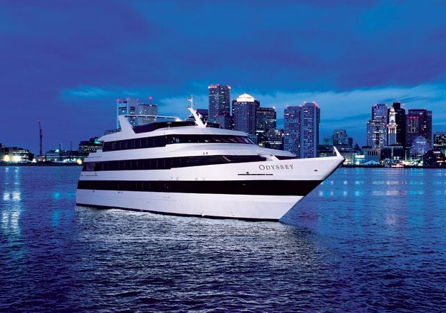 Romantic evening: VIP dinner cruise in Boston Bay