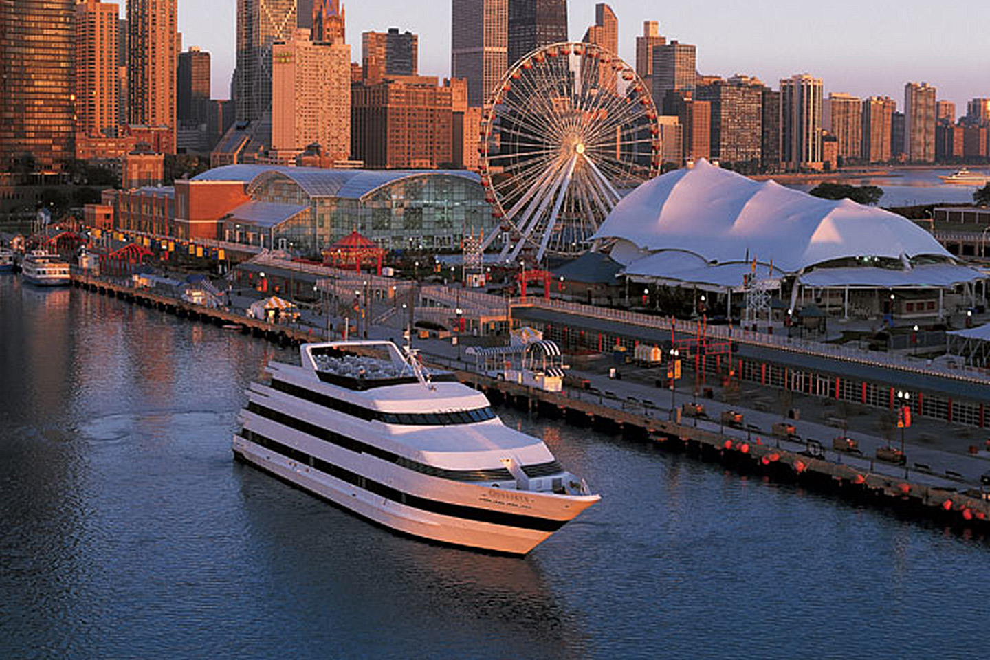 Lake Michigan Cruise ─ Chicago Dinner Cruise ─ Ceetiz