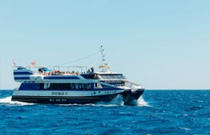 Mini catamaran cruise from Salou to Cambrils - 20 min