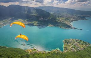 Vol ascendance en parapente biplace au-dessus du lac d’Annecy