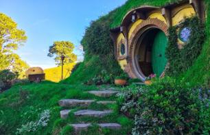 Hobbiton and Waitomo Caves Tour - From Auckland
