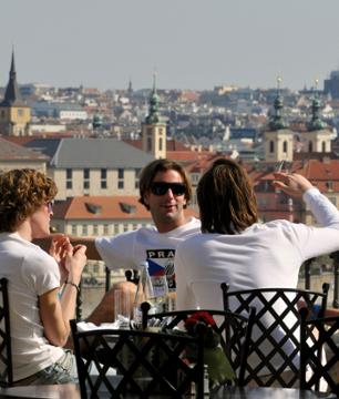 Visite guidée à pied d'une journée : croisière et déjeuner inclus - en français - Prague