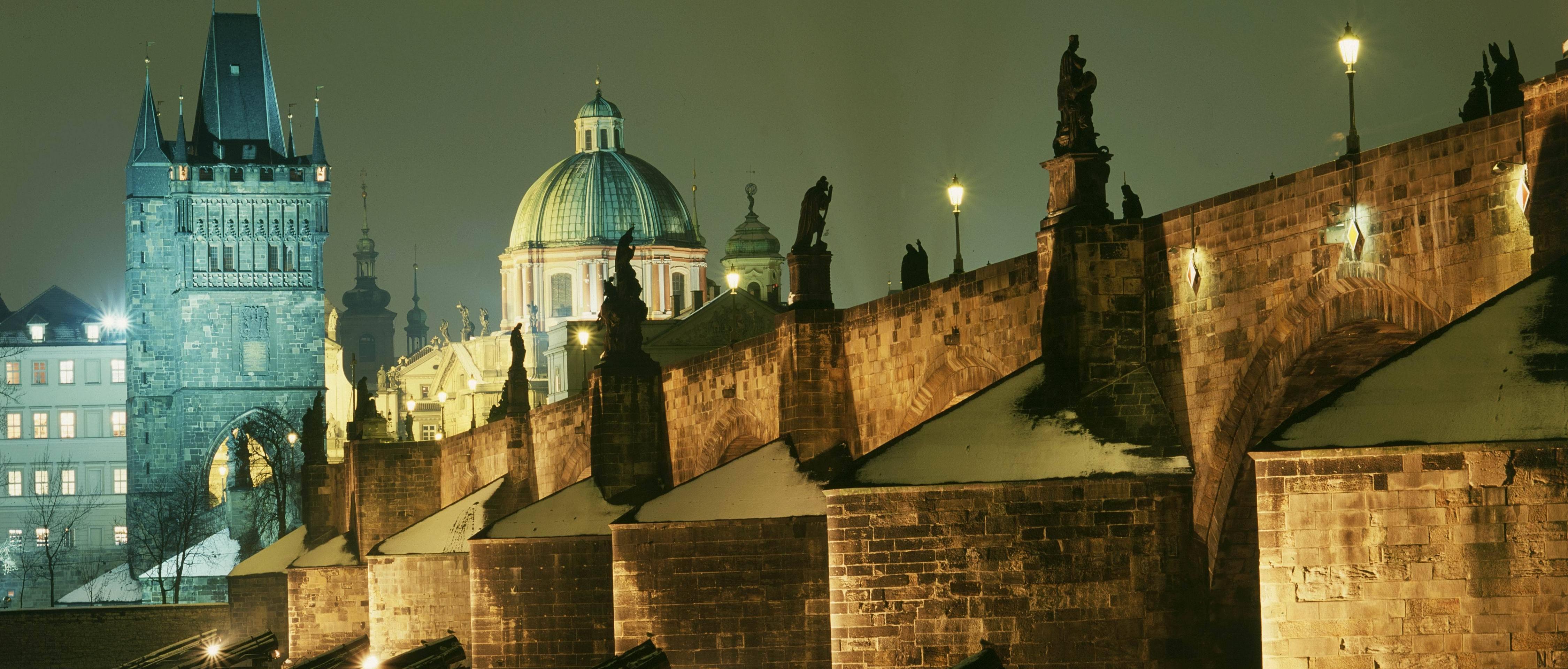 Visite nocturne autour des mystères - en français - Prague
