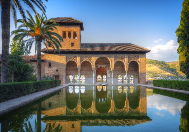 Guided Walking Tour of the Alhambra in Granada – Without transport