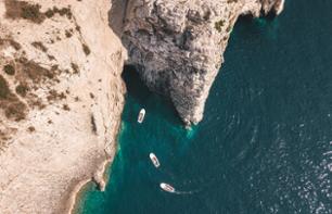 Excursión de las 2 grutas y 6 islas en barco lujoso – Con salida de Split