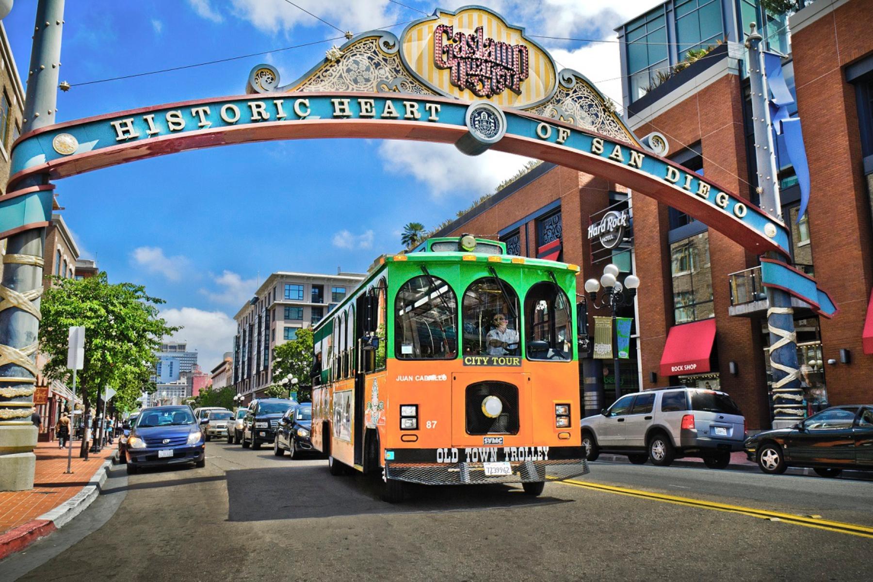 Visit San Diego by Trolley Bus – Hop-on, hop-off tour