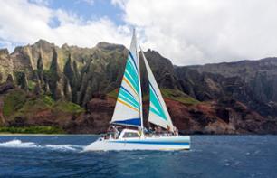 Sailing catamaran cruise, the discovery of the Na'Pali and snorkeling at Nihau - Breaksfast and Lunch included - Kauai