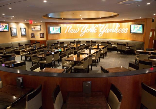 Repas au Hard Rock Café du Yankee Stadium avec accès prioritaire - New York