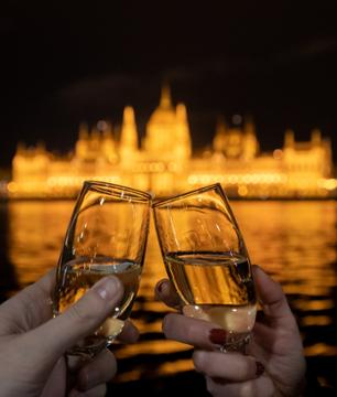 Soirée du Nouvel An sur le Danube : Dîner croisière & Spectacle Folklorique - Budapest