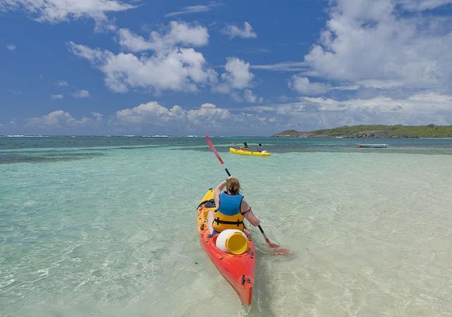 Journée détente en kayak de mer sur la côte sud caraïbe de la Martinique - A Sainte-Anne