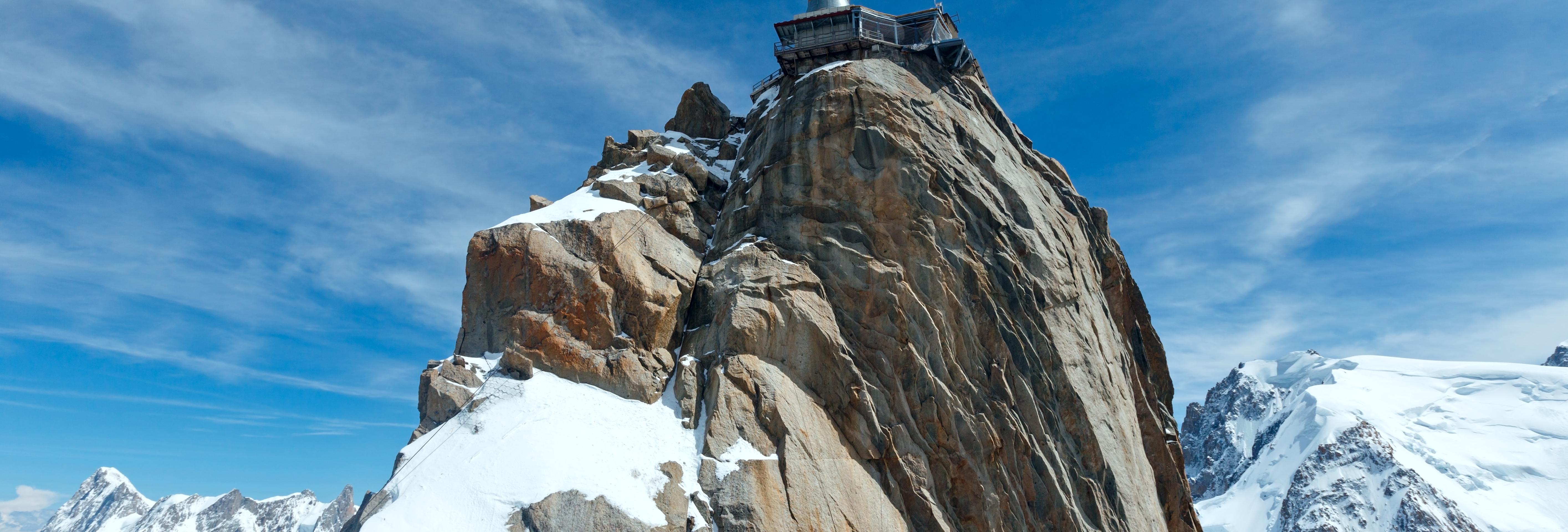 Demi journée de ski à Chamonix et billet pour l'Aiguille du Midi - aller-retour depuis Genève