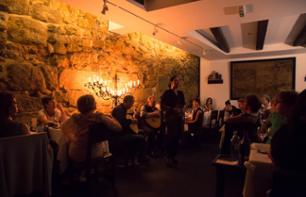 Soirée à Lisbonne : Spectacle traditionnel de Fado & Dîner en option