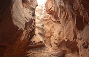 Hiking and Canyoning in Ephedra's Grotto - Moab