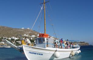 Croisière d'une journée en bateau traditionnel le long de la côte sud de Mykonos - Déjeuner inclus