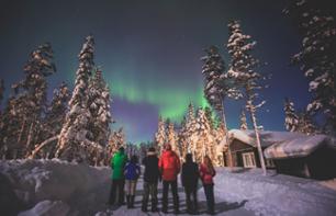 Chasse aux aurores boréales en Laponie avec un photographe professionnel et barbecue autour d’un feu de camp - Au départ de Rovaniemi
