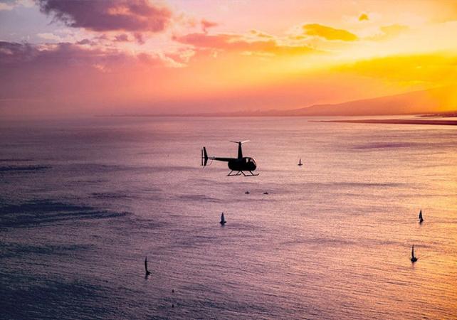 Vol en hélicoptère : coucher du soleil à Honolulu et Waikiki (50 mn) - A Oahu