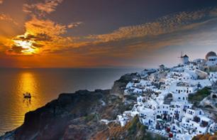 Sunset cruise in the Santorini archipelago - snacks and a glass of wine included!
