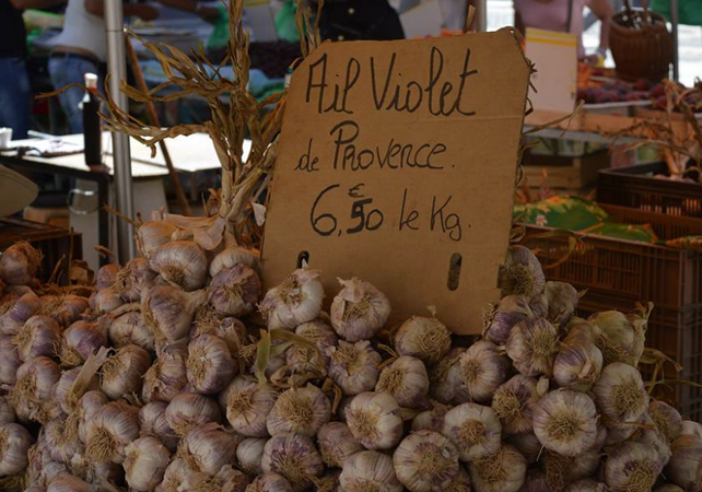 Découverte d'un marché provençal et initiation à la gastronomie locale à Fréjus