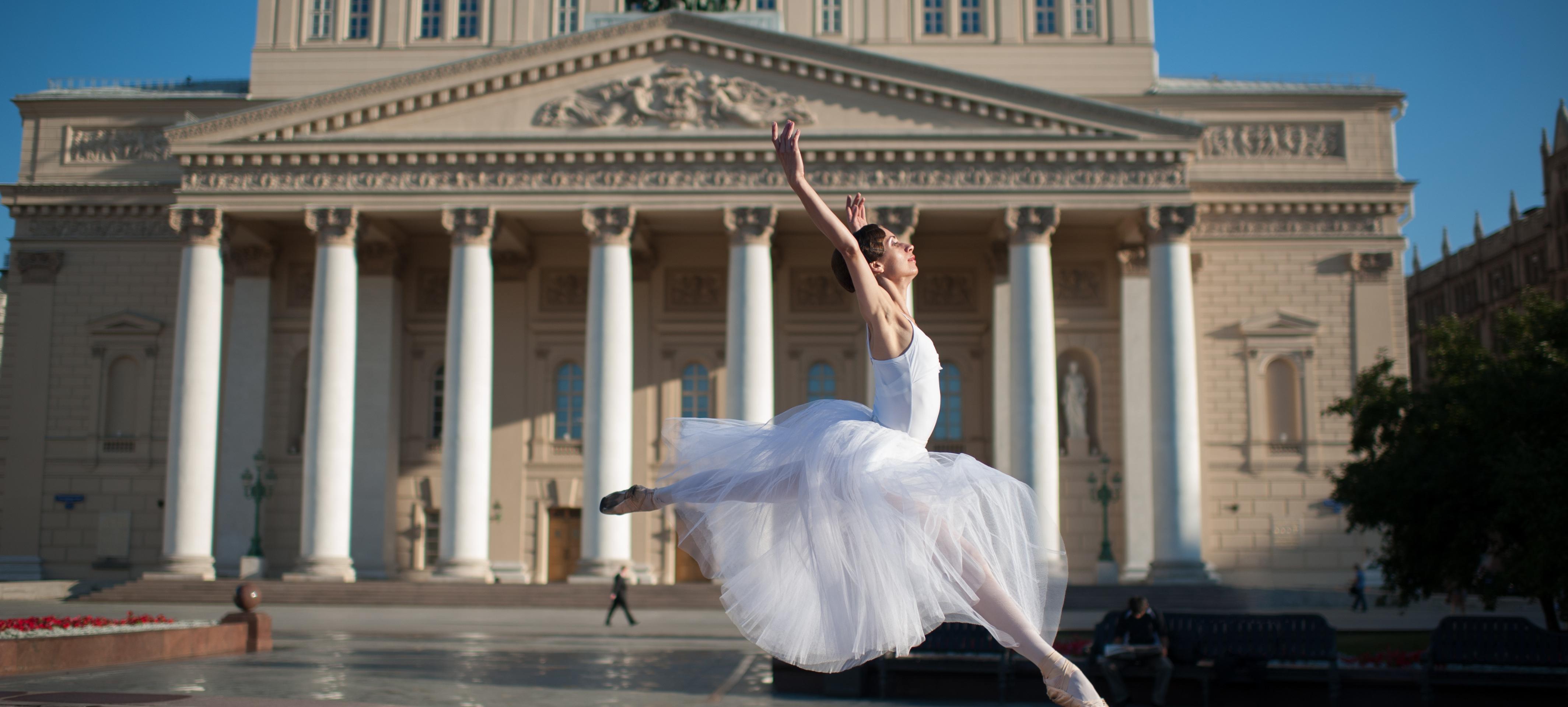 Guided Tour of the Bolshoi Theatre with Backstage Access – Hotel pick-up/drop-off