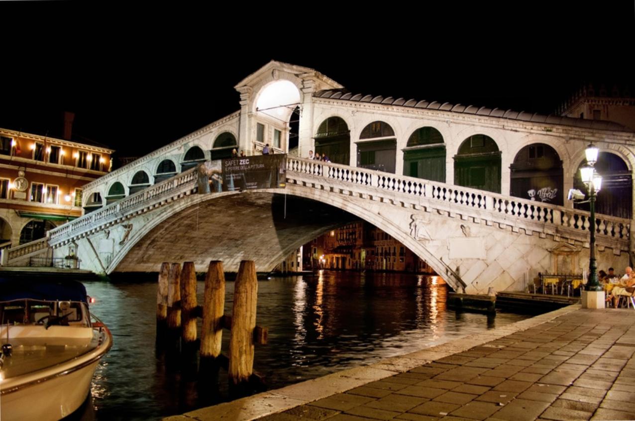 Flavours, Fables and Phantoms: Guided walking tour  of Venice