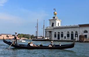 Venise en amoureux : Promenade en gondole privée et repas dans un restaurant traditionnel